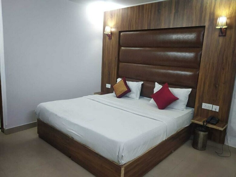 Adb Rooms Hotel Noratan Palace