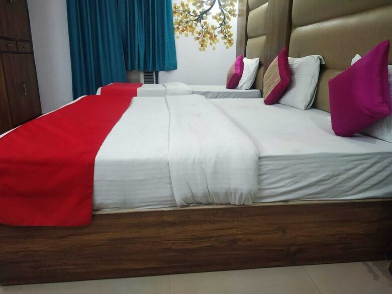 Adb Rooms Hotel Noratan Palace