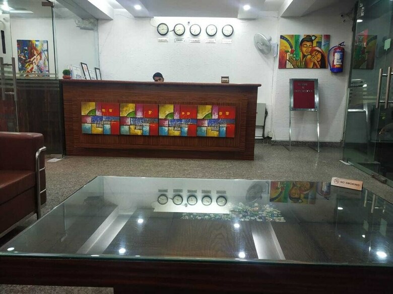 Adb Rooms Hotel Noratan Palace