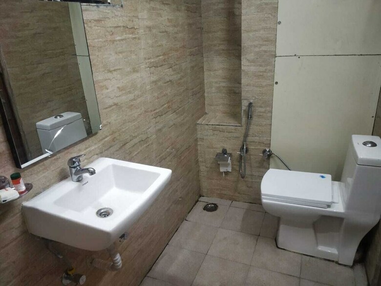 Adb Rooms Hotel Noratan Palace