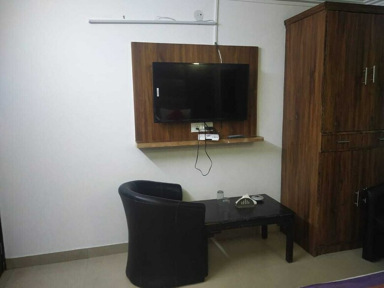 Adb Rooms Hotel Noratan Palace