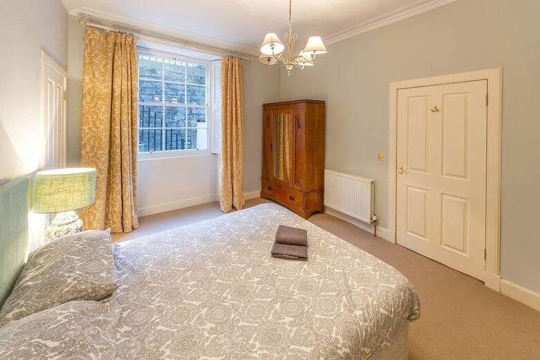 Cosy Modern Stockbridge Apartment