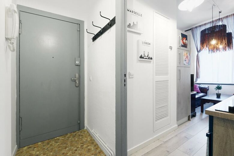 Sweet Central Tiny Apartment For 4 People