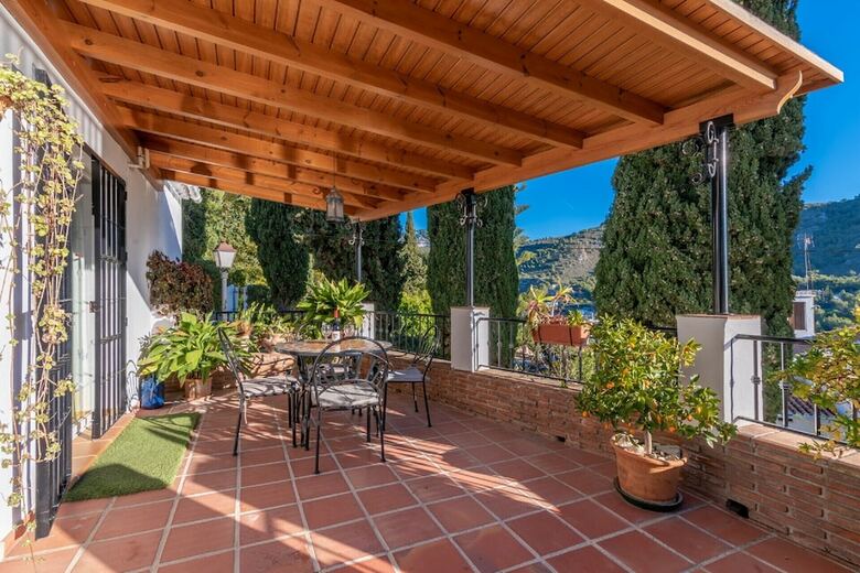 1133 Villa Dachita
