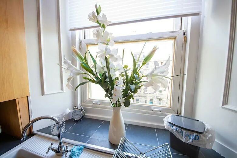 Stunning Tollcross Apartment