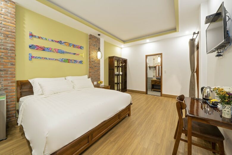 Hotel Blue Whale Homestay