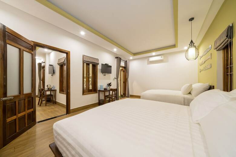 Hotel Blue Whale Homestay