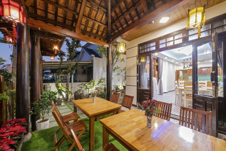 Hotel Blue Whale Homestay