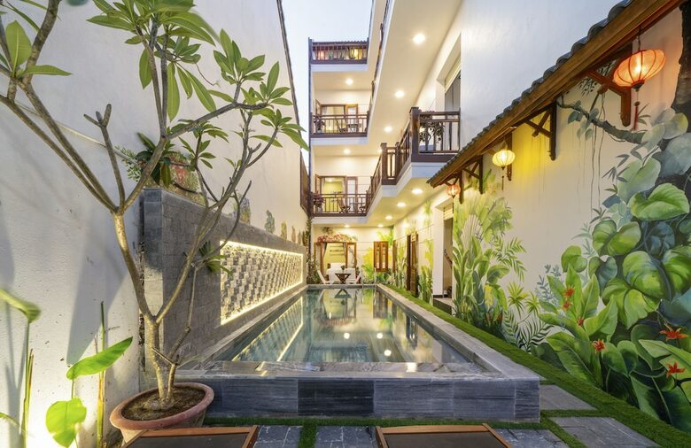 Hotel Blue Whale Homestay