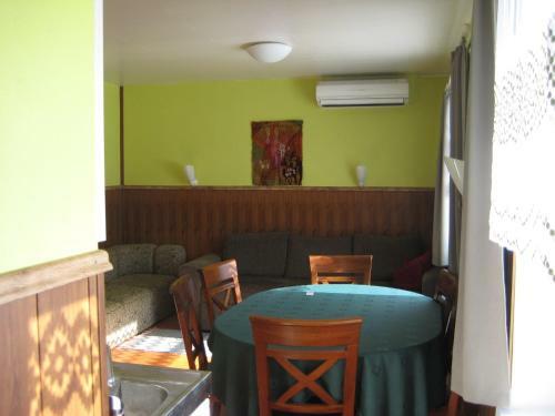 Piiri Holiday House