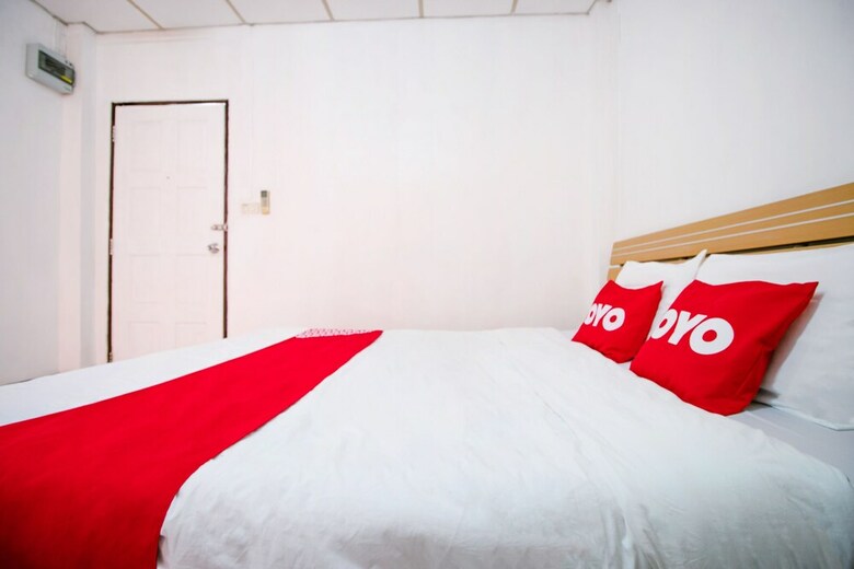 Hotel Oyo 525 Mrt Phetkasem 48 Place