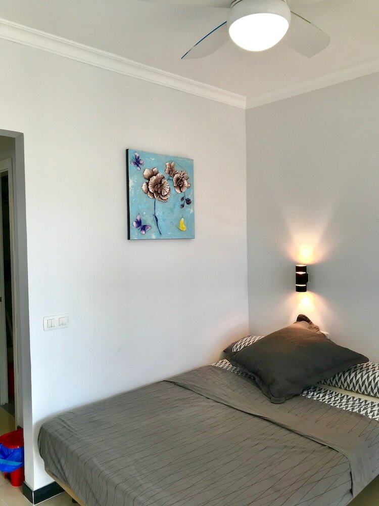 Lux Modern Apartment By The Beach