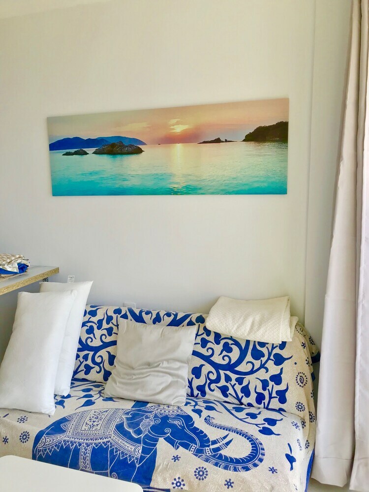 Lux Modern Apartment By The Beach