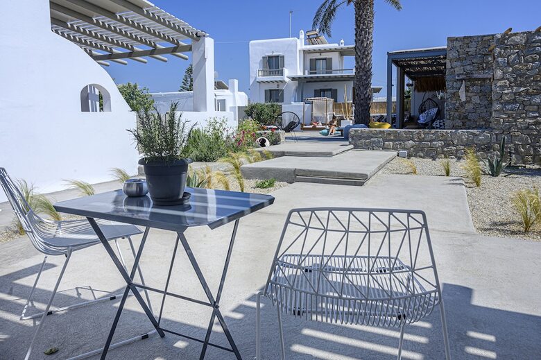 Aparthotel White And Grey 2