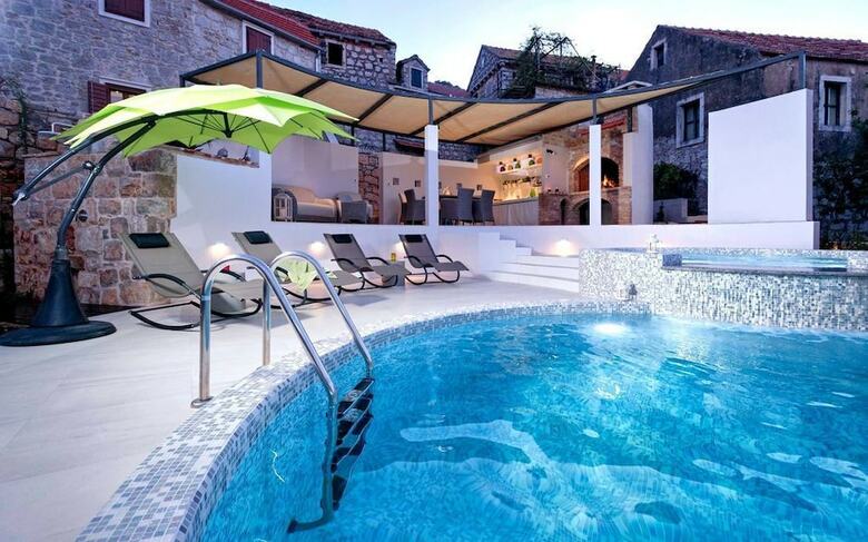 Villa Holiday Home Secret Garden
