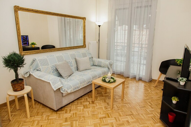 Restfull Fully Renovated Apartment In Thisio