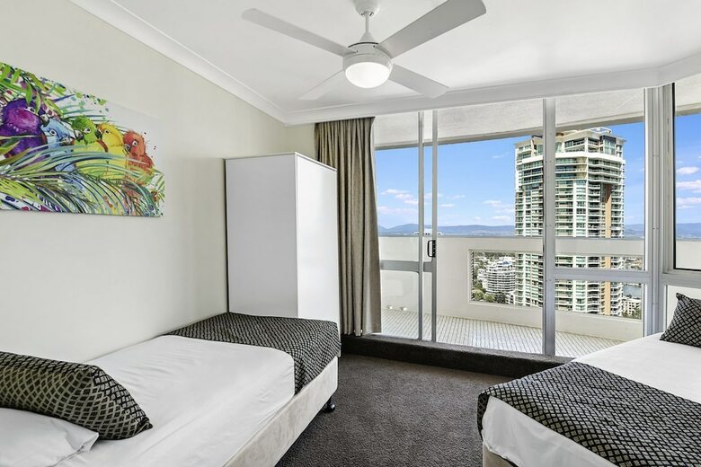 Oceanfront In Surfers Paradise Retreat