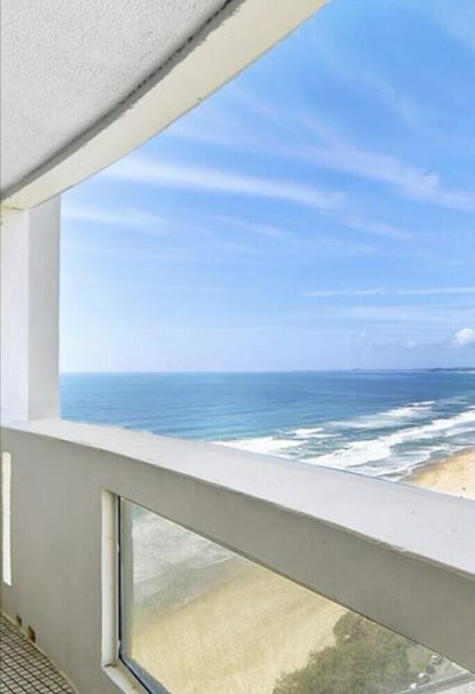 Oceanfront In Surfers Paradise Retreat
