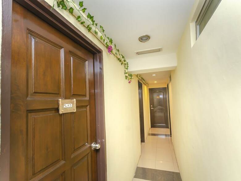 Oyo 89703 B Link Hotel