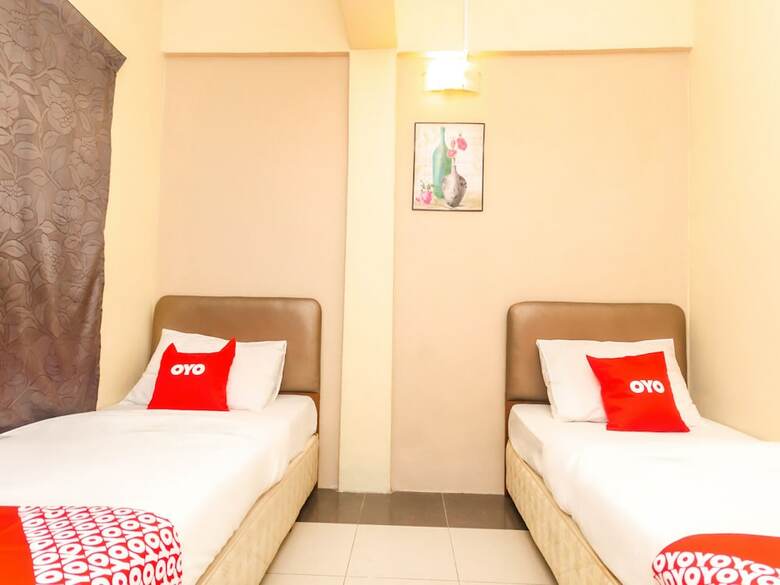 Oyo 89703 B Link Hotel