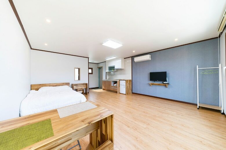 Jeju Jungmun Oasis Pension