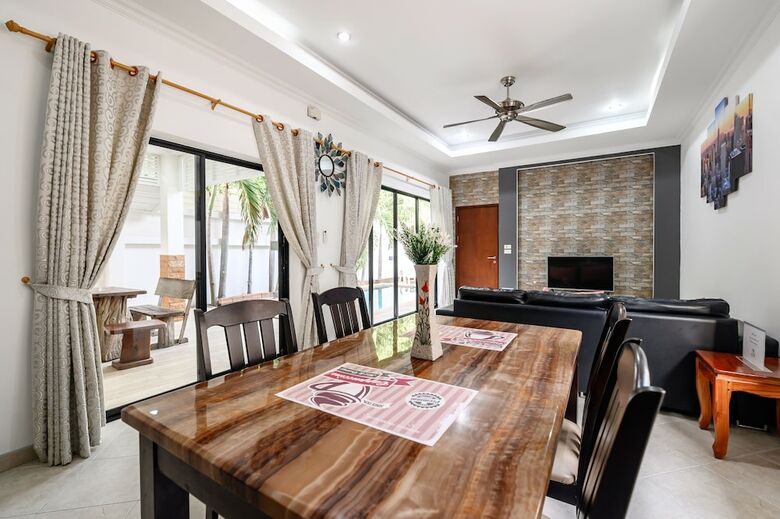 2bdr Majestic Villa - 300 From Beach