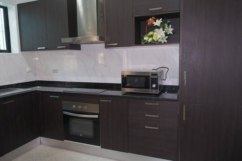 2bdr Majestic Villa - 300 From Beach