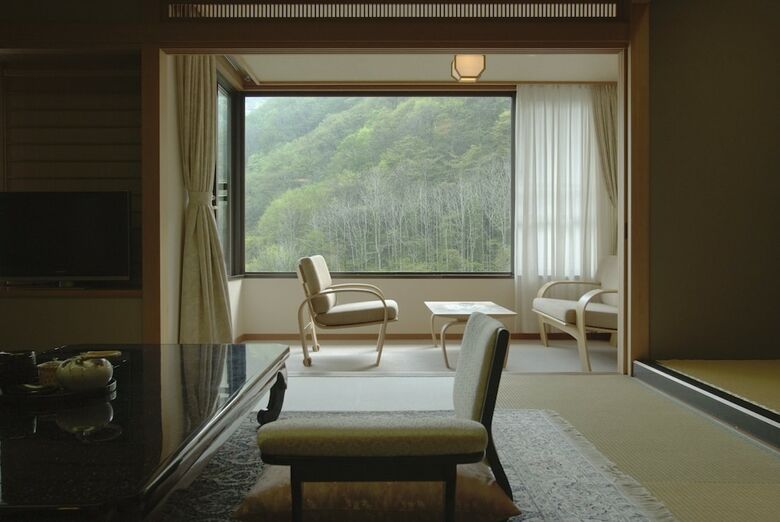 Ryotei Hanayura Ryokan