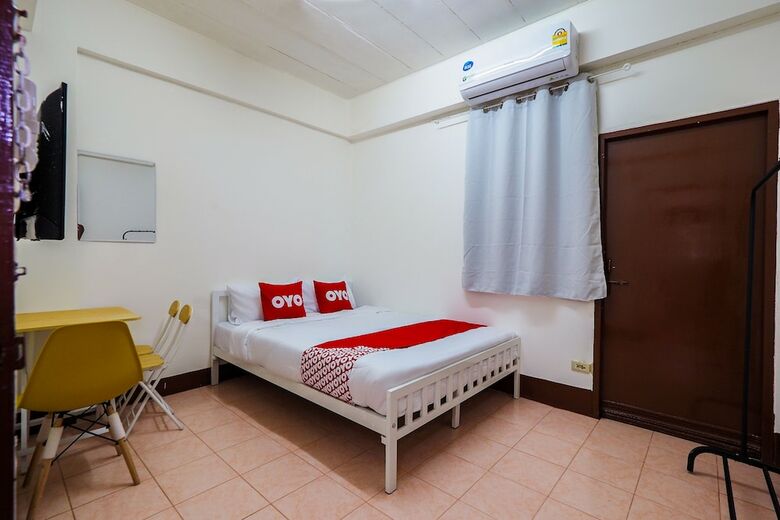 Hotel Oyo 558 Green Room Bangkapi