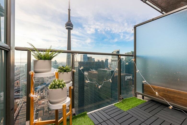 Elegant & Modern 2-bedroom Condo