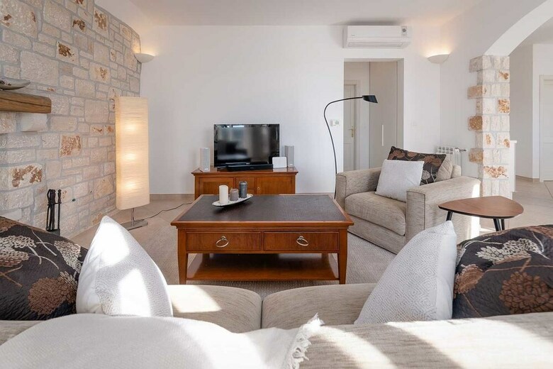 Villa Mayla