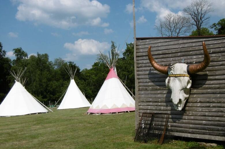 Hotel Le Ranch de Calamity Jane Tipis D'h�tes