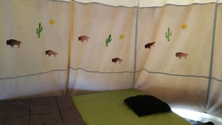 Hotel Le Ranch de Calamity Jane Tipis D'h�tes