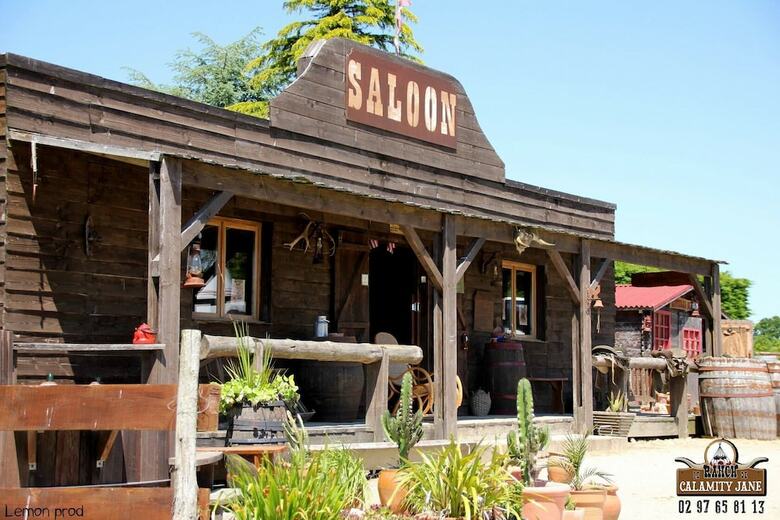 Hotel Le Ranch de Calamity Jane Tipis D'h�tes