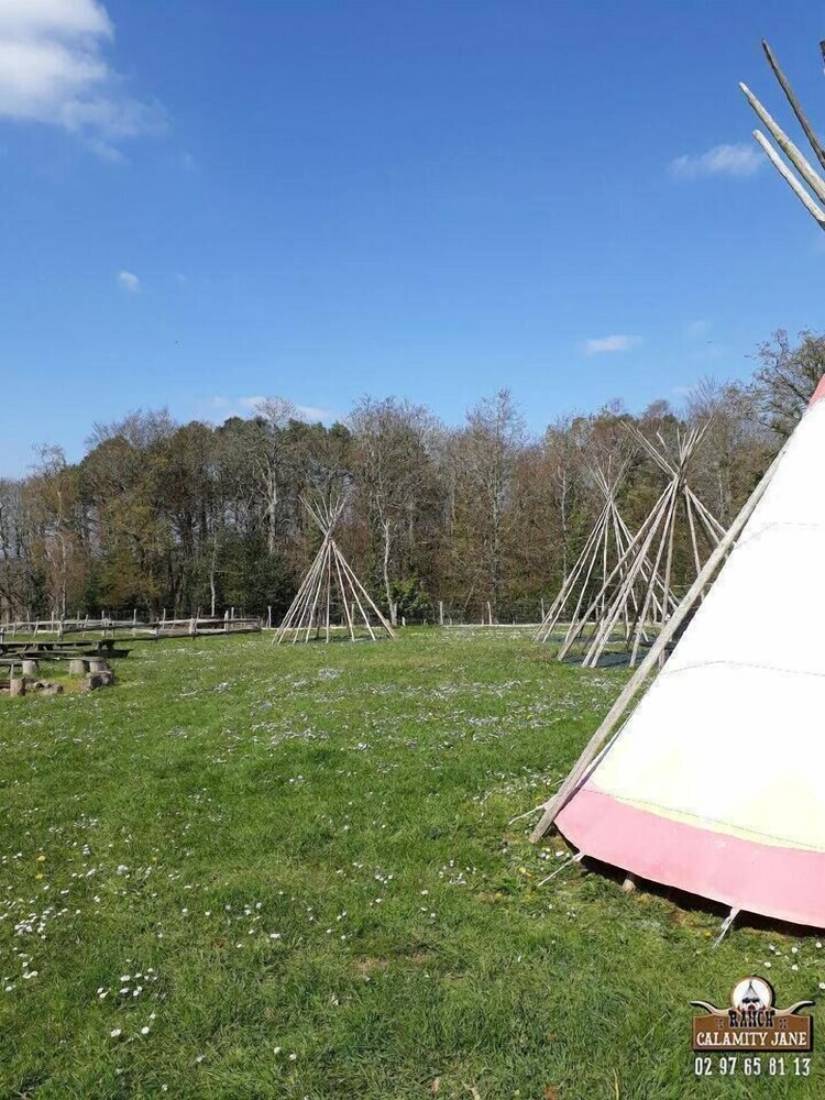 Hotel Le Ranch de Calamity Jane Tipis D'h�tes
