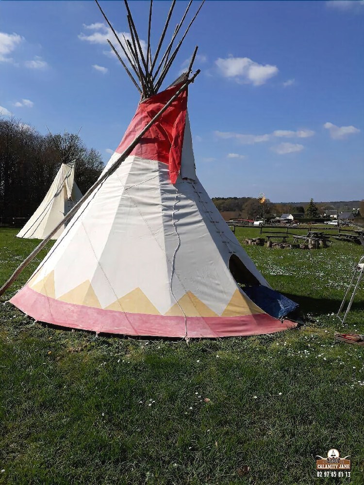 Hotel Le Ranch de Calamity Jane Tipis D'h�tes