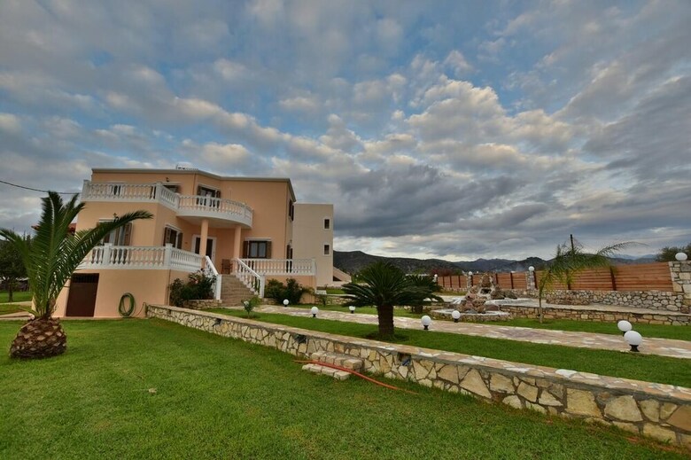 Flisvos Villa