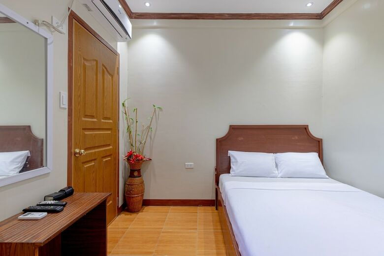 Hotel Arjaymay Apartelle