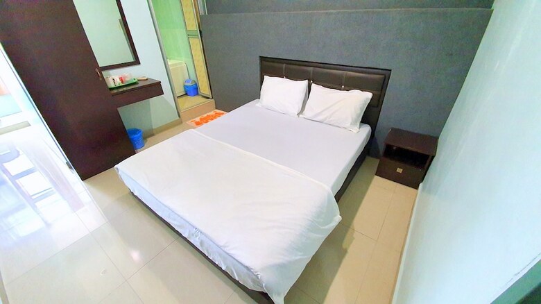 Oyo 89737 Hotel Tishoa