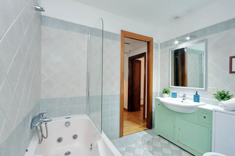 Vatican Spacious Mod� Apartment