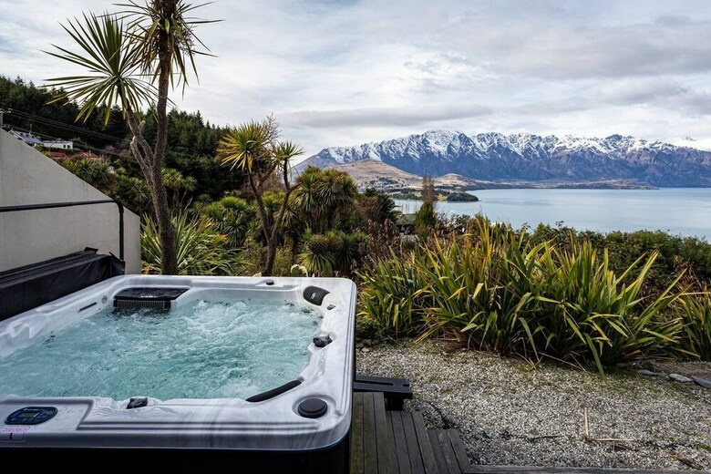 Alpine Gold With Incredible Lake Views Spa