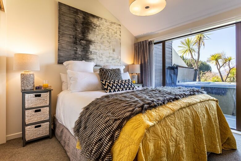 Alpine Gold With Incredible Lake Views Spa