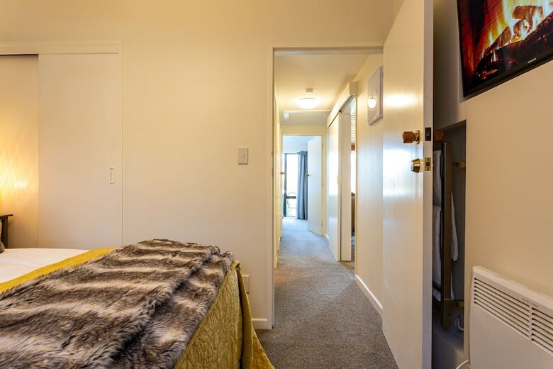 Alpine Gold With Incredible Lake Views Spa