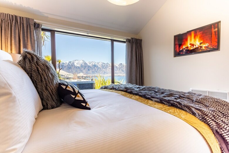Alpine Gold With Incredible Lake Views Spa