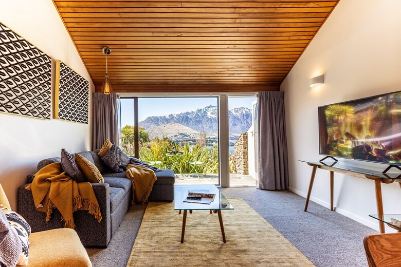 Alpine Gold With Incredible Lake Views Spa