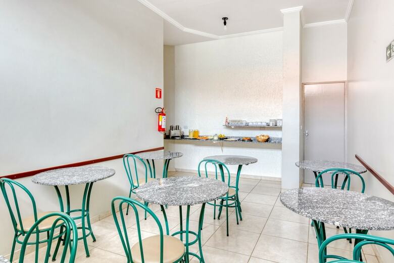 Oyo Luar Plaza Hotel