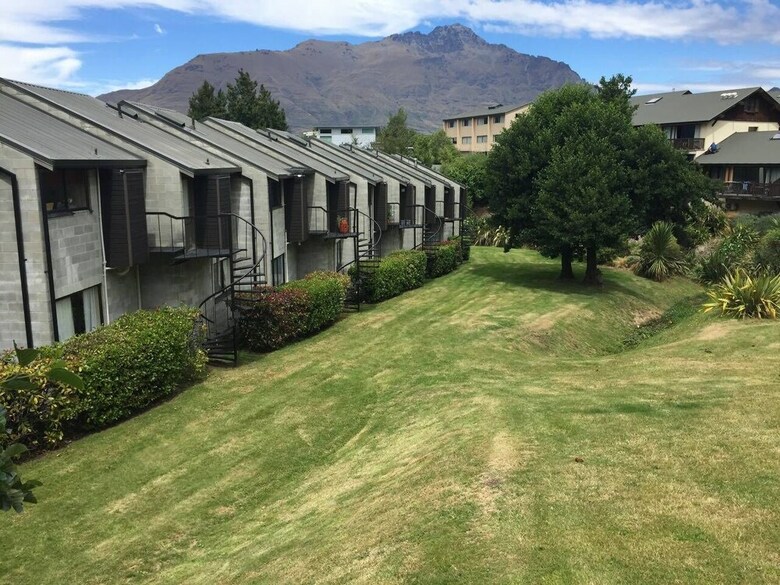 Distinctive Adjacent Two Lake View Townhouses