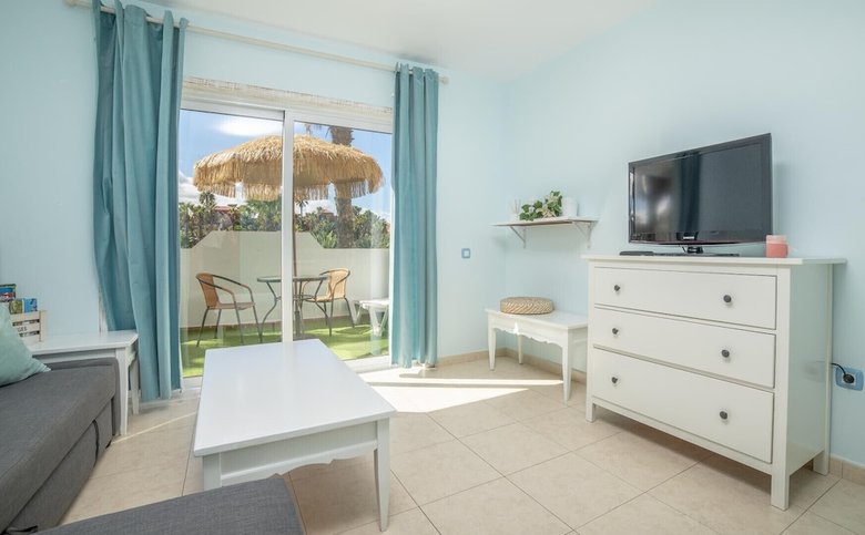 Oasis Royal  13 Pool View Apartment