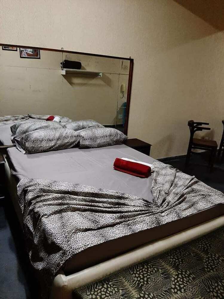 Hostal Hotel Hostel Lapa