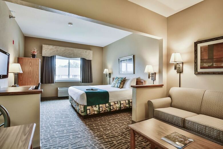 Hotel Expressway Suites Bismarck